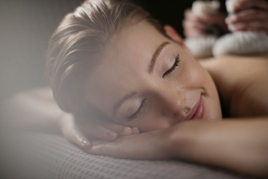 Picture of Reservation Milch-Kräuterstempel-Massage 50' o. Eintritt